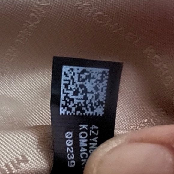 EUC Michael Kors Leather "Cindy" (Domed Satchel) - Picture 8 of 13